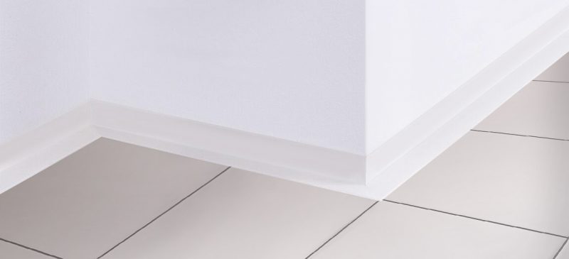 Montaż listwy miękkiej przypodłogowej PVC 18x18mm białej Holzbrink